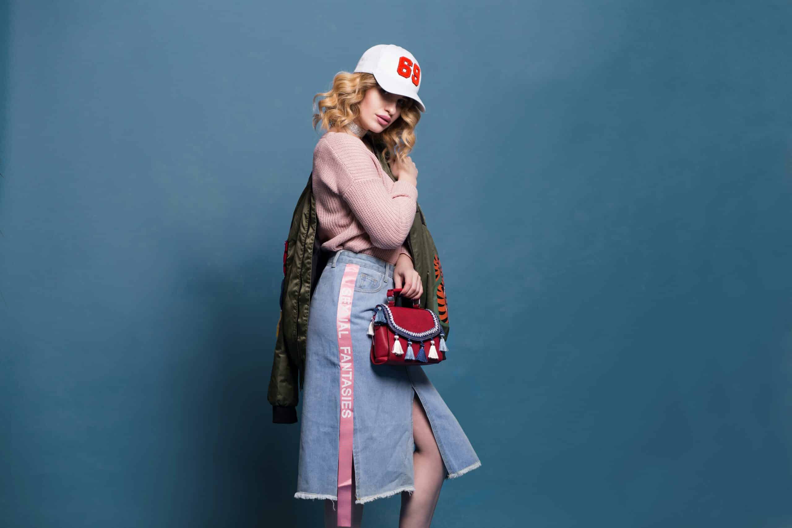 Vielseitige Outfit-Ideen für Damen mit passenden Taschen